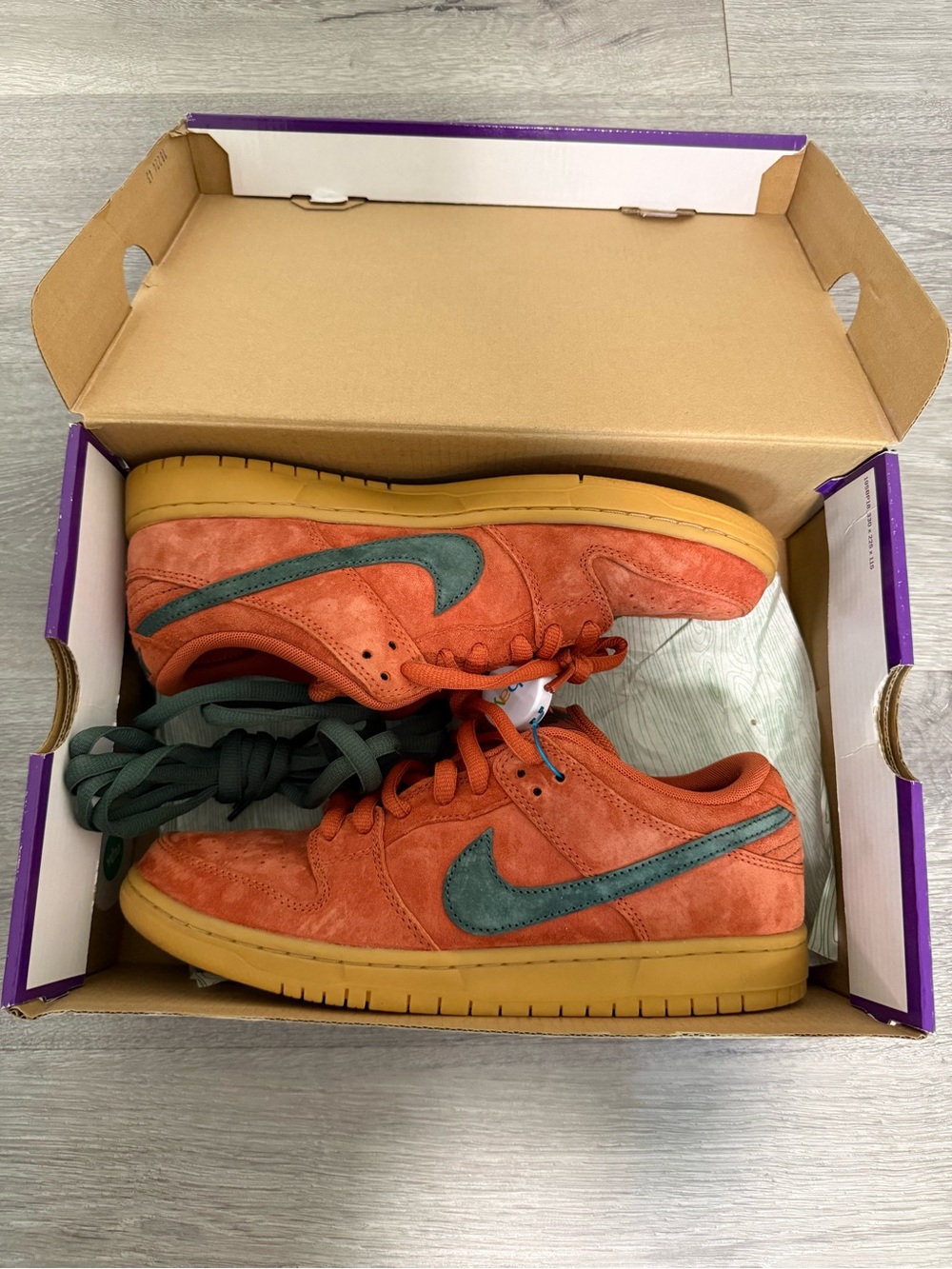 Nike SB Dunk Low - Picture 2 of 7